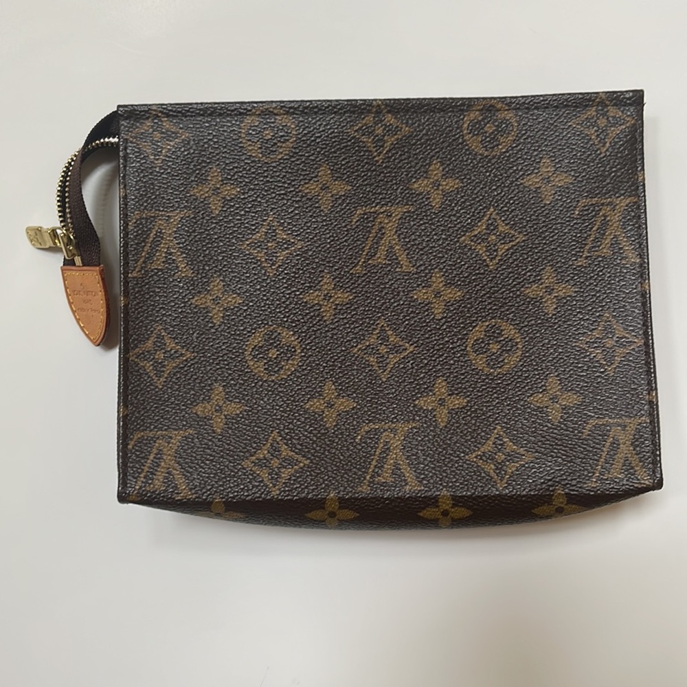 Louis Vuitton cosmetics/Toiletries bag with No strap 100% Authentic - Picture 7 of 14